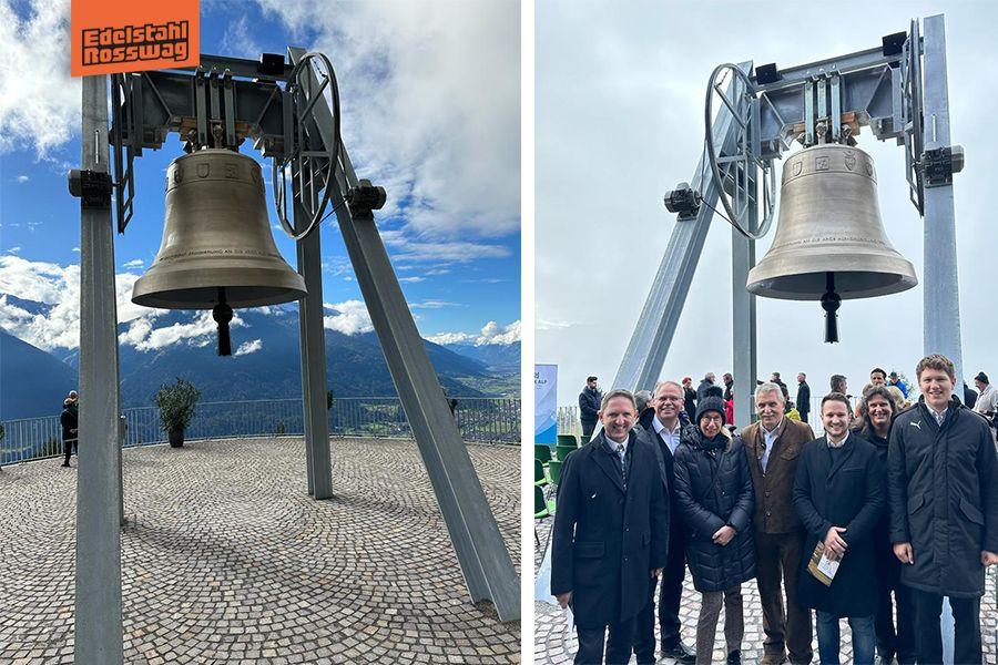 Die neue Friedensglocke als Symbol von Harmonie und Eintracht im Alpenraum. Mit einem Gewicht von 10,5 Tonnen und Baukosten von 850.000 € ist sie die größte freistehende Glocke im Alpenraum und läutet dank unseres Klöppels täglich um 17 Uhr. Zur Eröffnung waren unser Geschäftsführer Alexander Essig und Klöppelexperte Bruno Hosfeld zu Gast in Tirol – Herz der Alpen.